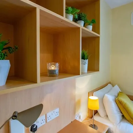 122 - Large Duplex With Parking By Shortstays *