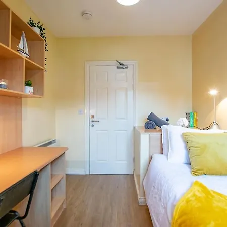 122 - Large Duplex With Parking By Shortstays Holiday home *