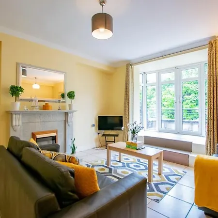 122 - Large Duplex With Parking By Shortstays *