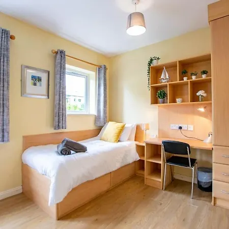 122 - Large Duplex With Parking By Shortstays *